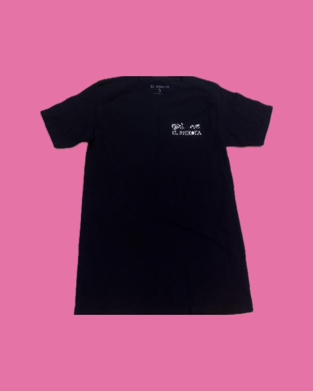 Playera El Shirota Magos Diseño Frontal y Trasero Color Negro