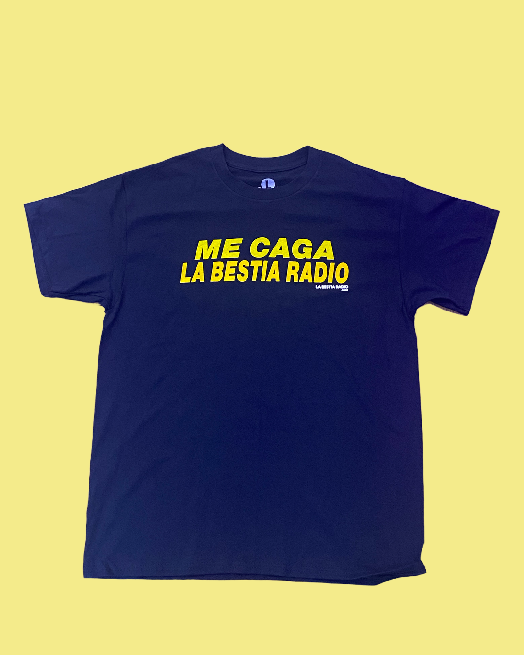 Playera "ME CAGA LA BESTIA RADIO" negra